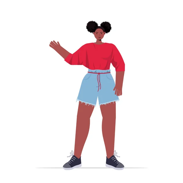 Jovem mulher em casual roupas da moda afro-americana personagem de desenho animado feminino em pé pose — Vetor de Stock