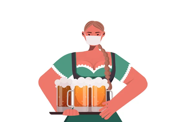 Femme dans le masque médical tenant des tasses de bière Oktoberfest fête célébration coronavirus concept de quarantaine — Image vectorielle