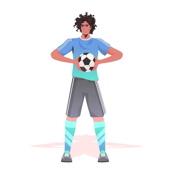 Jogador de futebol em pé com homem bola pronto para iniciar o jogo — Vetor de Stock