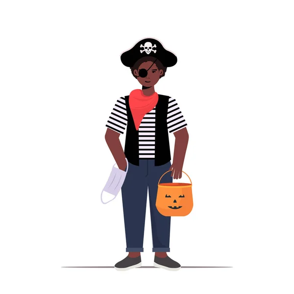 Man draagt piraat kostuum houden emmer met pompoen gelukkig halloween feest viering coronavirus quarantaine — Stockvector