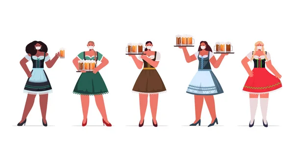 Bira kupaları tutan tıbbi maskeli kadınları ayarla. Oktoberfest parti Coronavirus Karantinası 'nı kutlayalım. — Stok Vektör