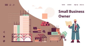 Kasklı Afro-Amerikan mimar elinde bina konseptinin planlarını tutuyor.