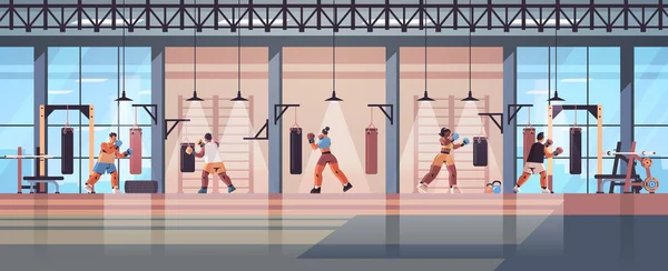 Mezcla de boxeadores de carreras haciendo ejercicios con entrenamiento de sacos de boxeo estilo de vida saludable concepto de boxeo — Archivo Imágenes Vectoriales