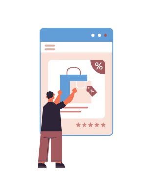 Web tarayıcı penceresinden alımları seçen adam çevrimiçi alışveriş siber pazartesileri tatil indirimleri e-ticaret indirimi yapıyor