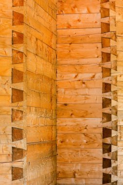 Kırlangıç - çok güçlü ortak. Bir ahşap duvar detay