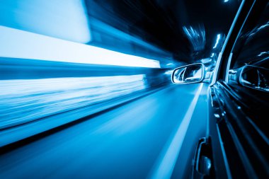 gece trafik, acele araç, hareket penceresinden ateş blur steet ışık.