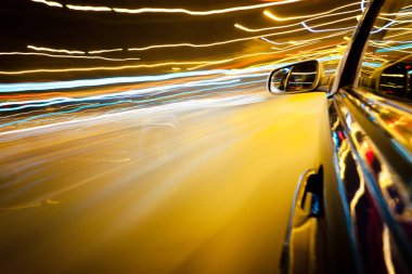 gece trafik, acele araç, hareket penceresinden ateş blur steet ışık.