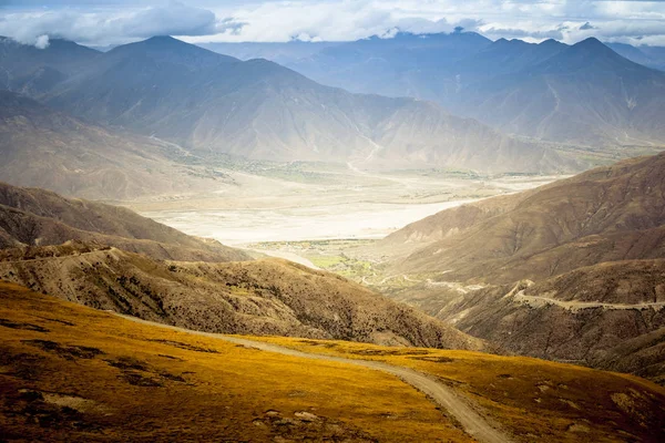 Silnice Vinutí Přes Hory Tibetu Číny — Stock fotografie