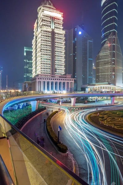 Los Senderos Luz Fondo Del Edificio Moderno China Shanghai —  Fotos de Stock