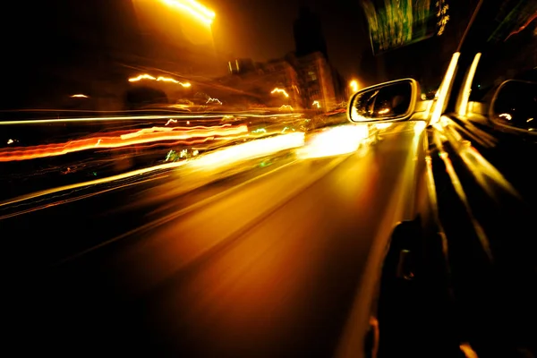 夜交通高峰车 议案的窗口从拍摄模糊路灯 — 图库照片