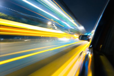 tarafındaki köşede, bulanık hareket gidiyor araba göster