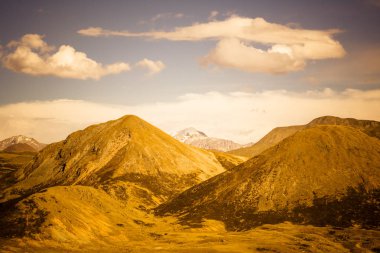 Yol sarma ile dağ tibet Çin.