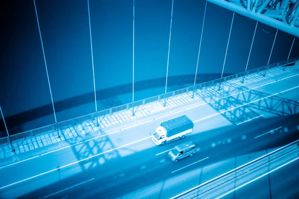 高速道路や近代的な橋都市 青のトーン — ストック写真
