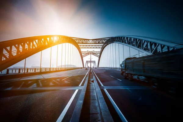 Autopista Moderno Puente Ciudad Tonificado Azul —  Fotos de Stock