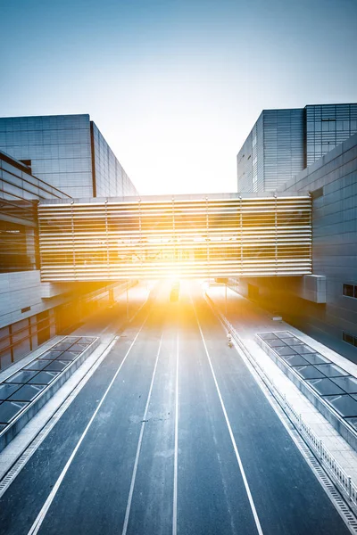 Empty Road Modern Office Building Shanghai Airport — Stock Photo, Image