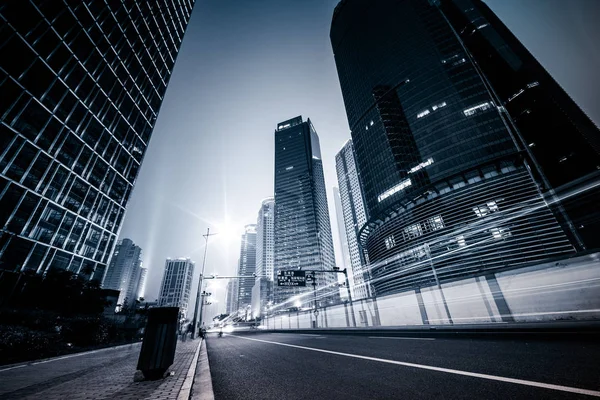 Les Sentiers Lumineux Sur Fond Bâtiment Moderne Chine Shanghai — Photo