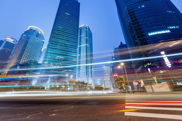 Sentieri Leggeri Sullo Sfondo Edificio Moderno Shanghai Cina — Foto Stock