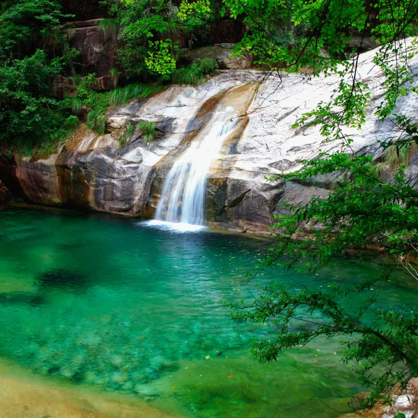 Cascade Dans Forêt Yunnan Chine — Photo