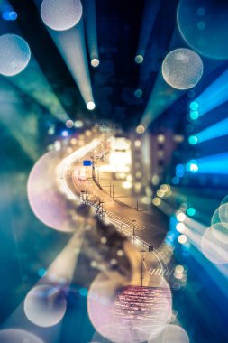 Bulanık şehir ışıkları ve ofis binaları, shanghai Çin.