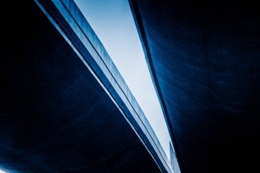 Üstgeçit Köprüsü, düşük açılı manzaraya shanghai Çin.