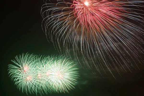 Grupo Coloridos Fuegos Artificiales Del Julio — Foto de Stock