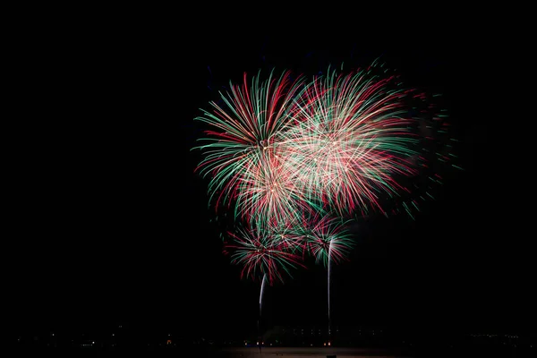 Grupo Coloridos Fuegos Artificiales Del Julio — Foto de Stock