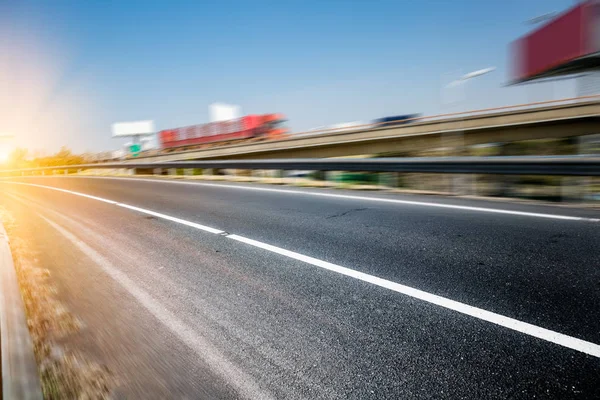 Motorvägen Och Modern Bro Centrum Blå Tonad — Stockfoto