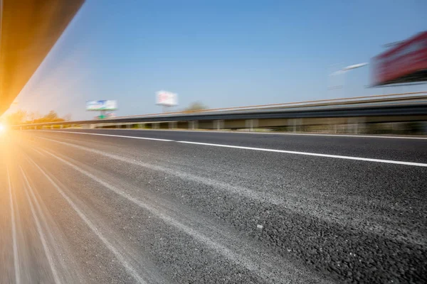 Motorvägen Och Modern Bro Centrum Blå Tonad — Stockfoto