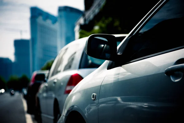 Turismos Estacionamiento Ciudad Aire Libre — Foto de Stock