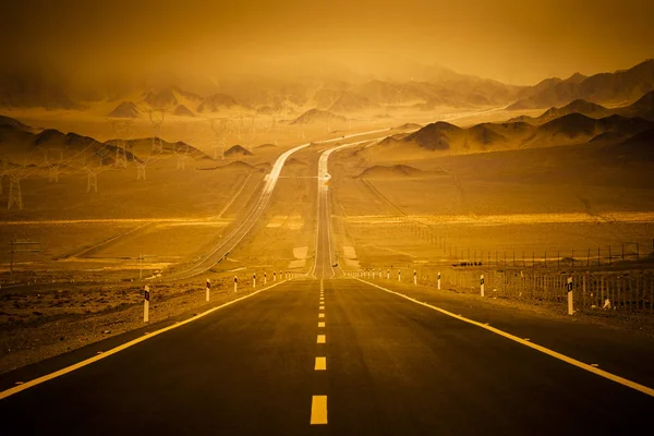 Silnice Vinutí Přes Hory Tibetu Číny — Stock fotografie