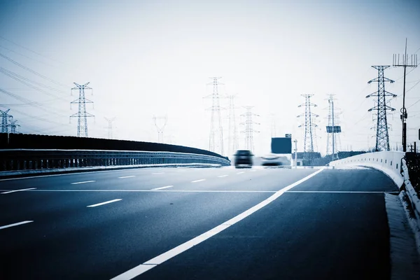 Autopista Limpia Con Fondo Cielo Imagen de stock