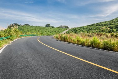 Temiz çevre yolu gitmek İlçe alanı tarafından gün.
