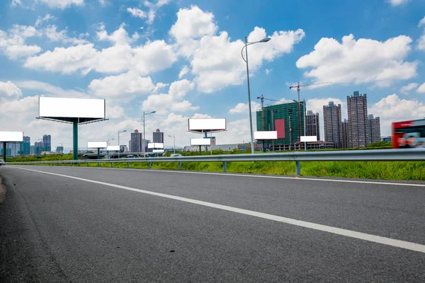 Rodovia Ponte Moderna Cidade Azul Tonificado — Fotografia de Stock