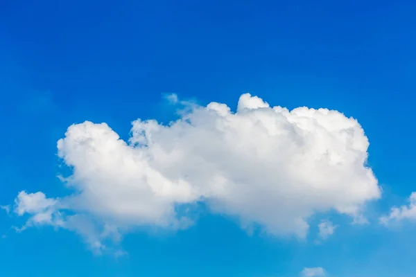 White Fine Clouds Clean Blue Sky Background — Stock Photo, Image