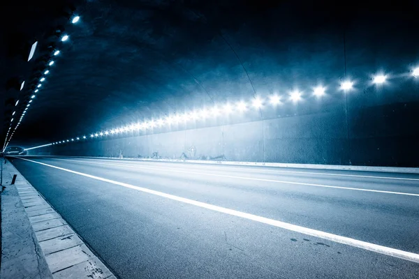 Leerer Tunnel Blaugetöntes Bild — Stockfoto