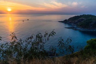 okyanus Malezya ile günbatımı arka plan.