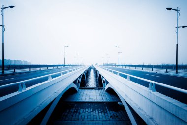 boş karayolu, mavi tonlu görüntüler.