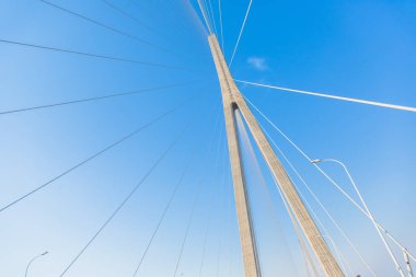 Çin'in modern bridge ile temiz gökyüzü.