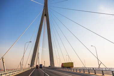 Hareket Bulanıklığı road, ormanda araba hız.