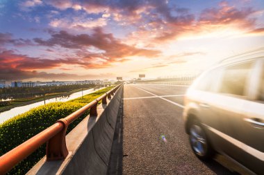 günbatımı karayolu, hızlı trafik shanghai Çin.