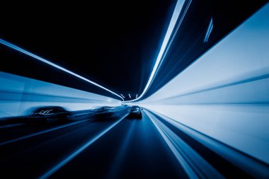 Tünel üzerinden hız araba.