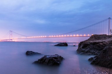 Modern susnet, yatay trafik Bridge'de.