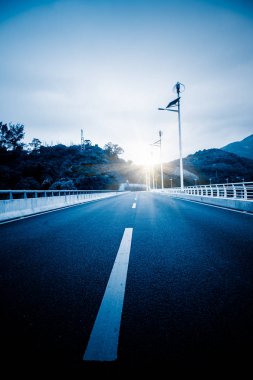 Yol sarma ile dağ Çin.