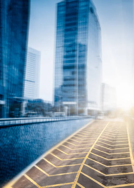 trafik, shanghai, Çin. Mavi tonlu görüntü.