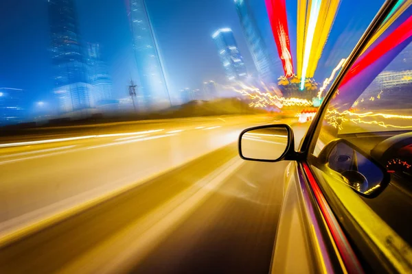 Coche Velocidad Través Ciudad — Foto de Stock