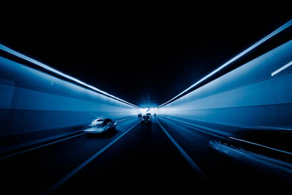 Snel Rijdende Auto Door Tunnel — Stockfoto
