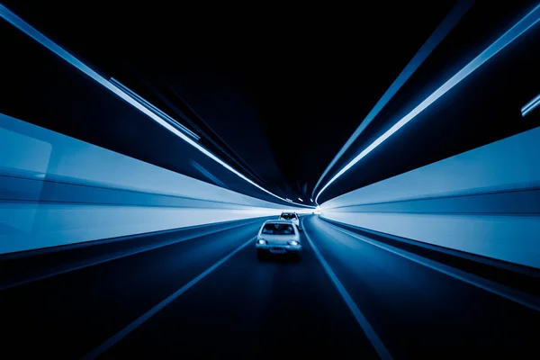 Eccesso Velocità Auto Attraverso Tunnel — Foto Stock