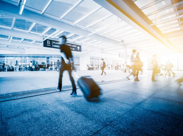 Movimento Viajante Negócios Aeroporto Imagens Tonificadas — Fotografia de Stock