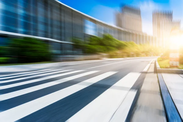 急速な都市交通のきれいな道 — ストック写真