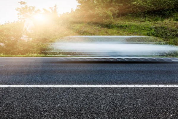 汽车在干净的道路外 — 图库照片